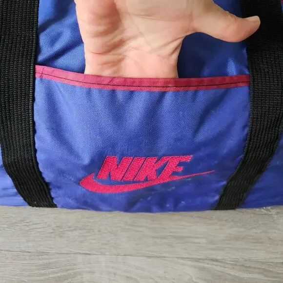Nike Duffle Gym Bag Retro Vintage 90s Y2K Colorful Purple Pink Strap Zip - Picture 8 of 16